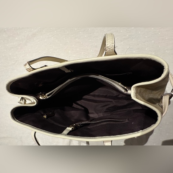 Coach Beige/White Signature Coated Canvas and Leather Drawstring Carryall Bag - Picture 9 of 16